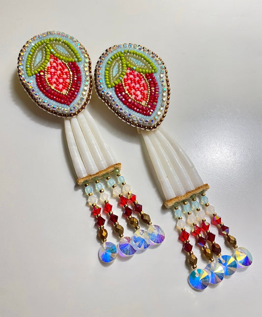 strawberries earrings with dentalium shells 🐚🍓🤎