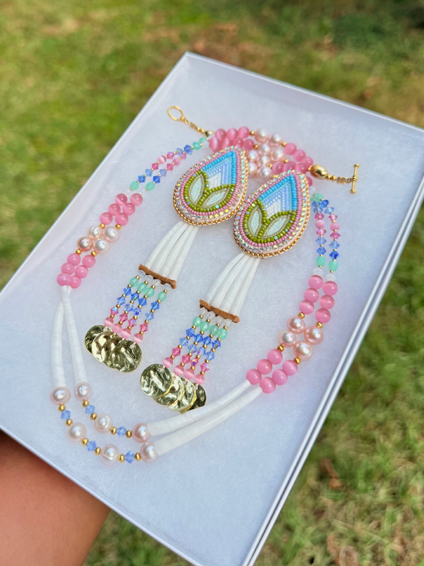 rosebud earrings with dentalium shell & pearl necklace drawing 🐚🌸💐