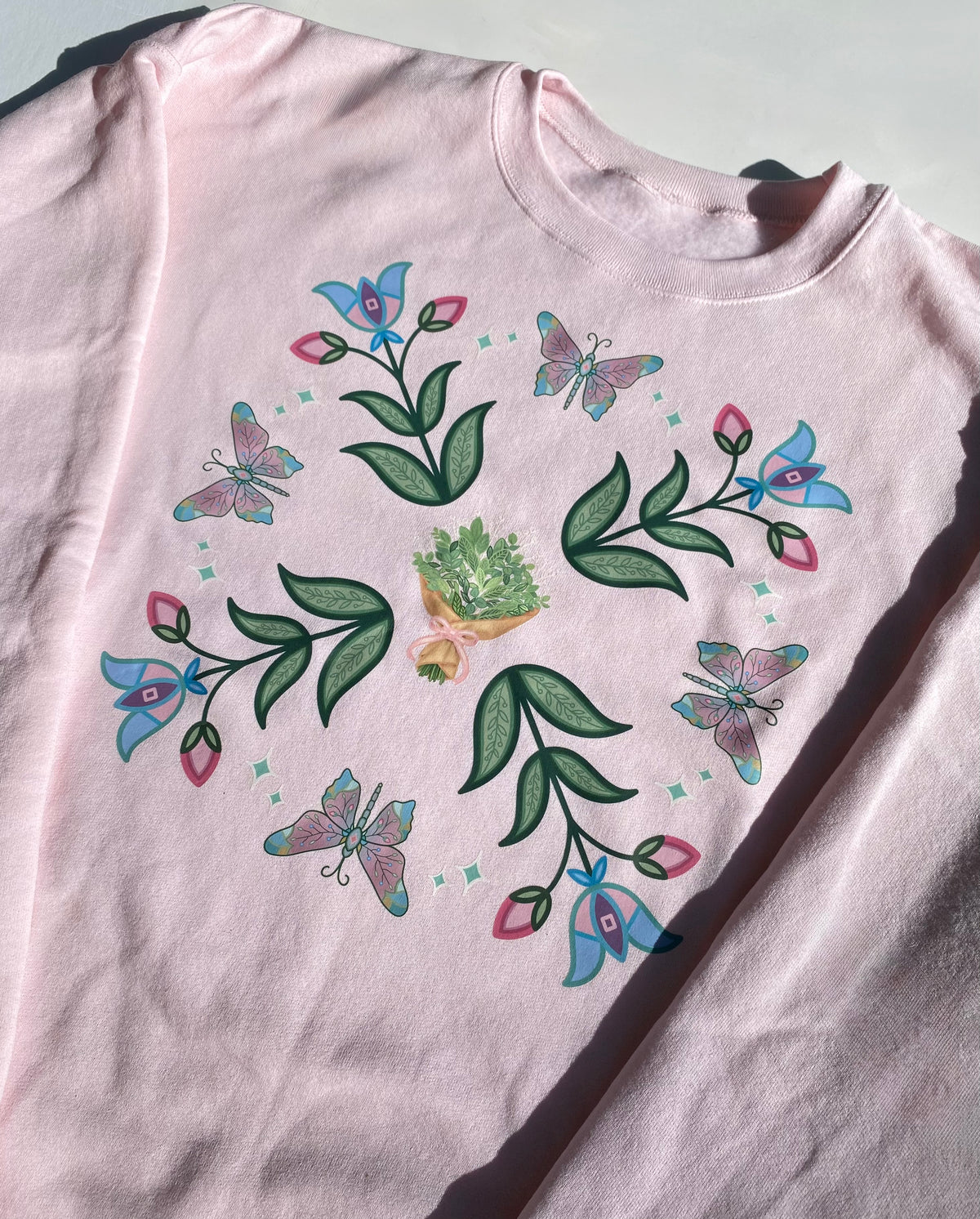 Florals & Flutter crewneck 🌿