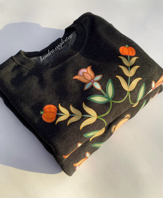 Cozy in Autumn — Black crewneck 🌿🧸